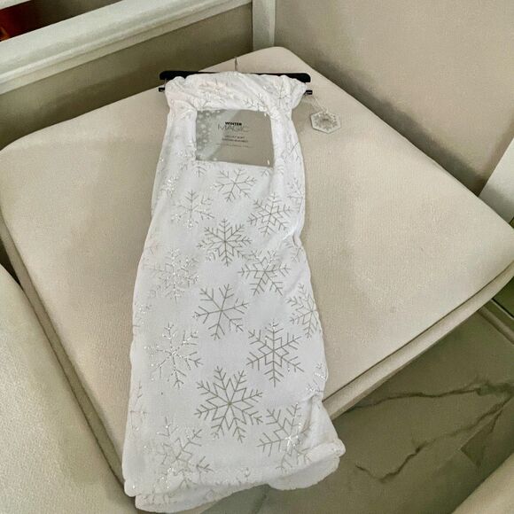 Luxurious Velvet Soft Throw Blanket 60 x 70 NEW - Picture 6 of 10